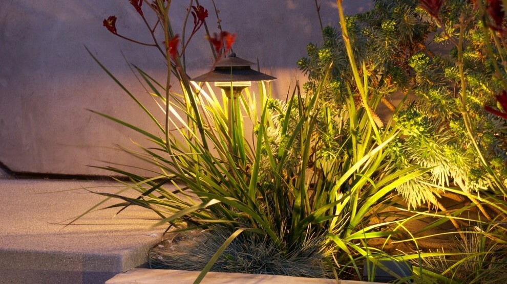 Bright-Ideas-for-Outdoor-Beauty-Low-Voltage-Landscape-Lighting-Tips SUNVIE